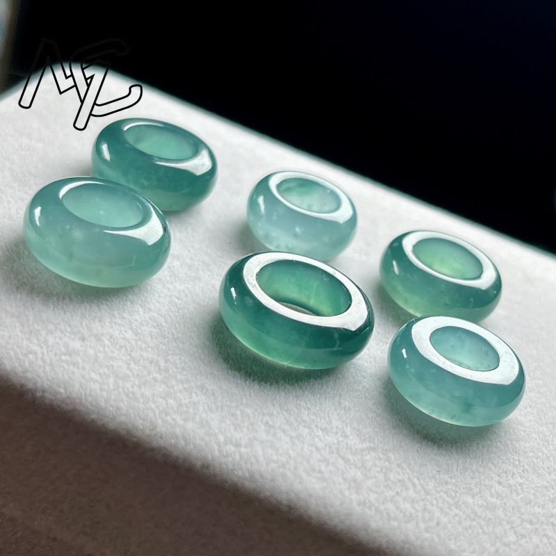 Anello con Ciondolo Smeraldo N - Beading recensione e prezzo